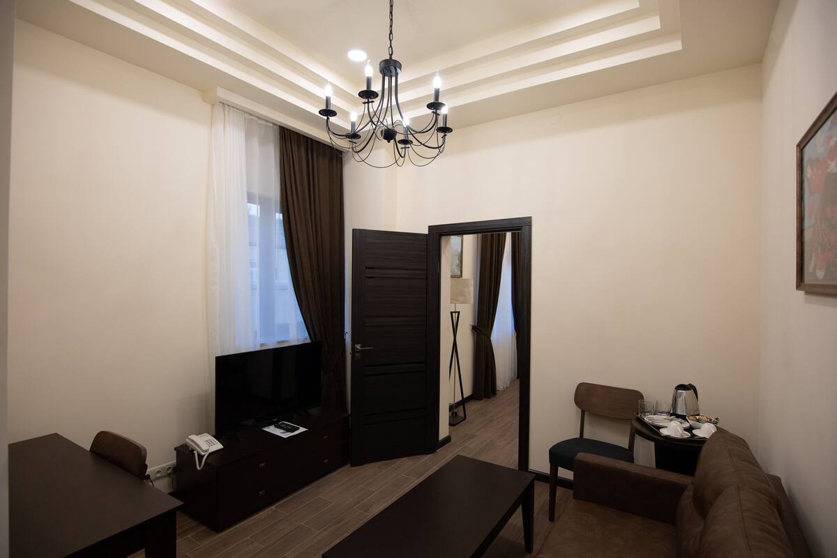 Deluxe Double or Twin Room | Minibar, in-room safe, desk, blackout drapes