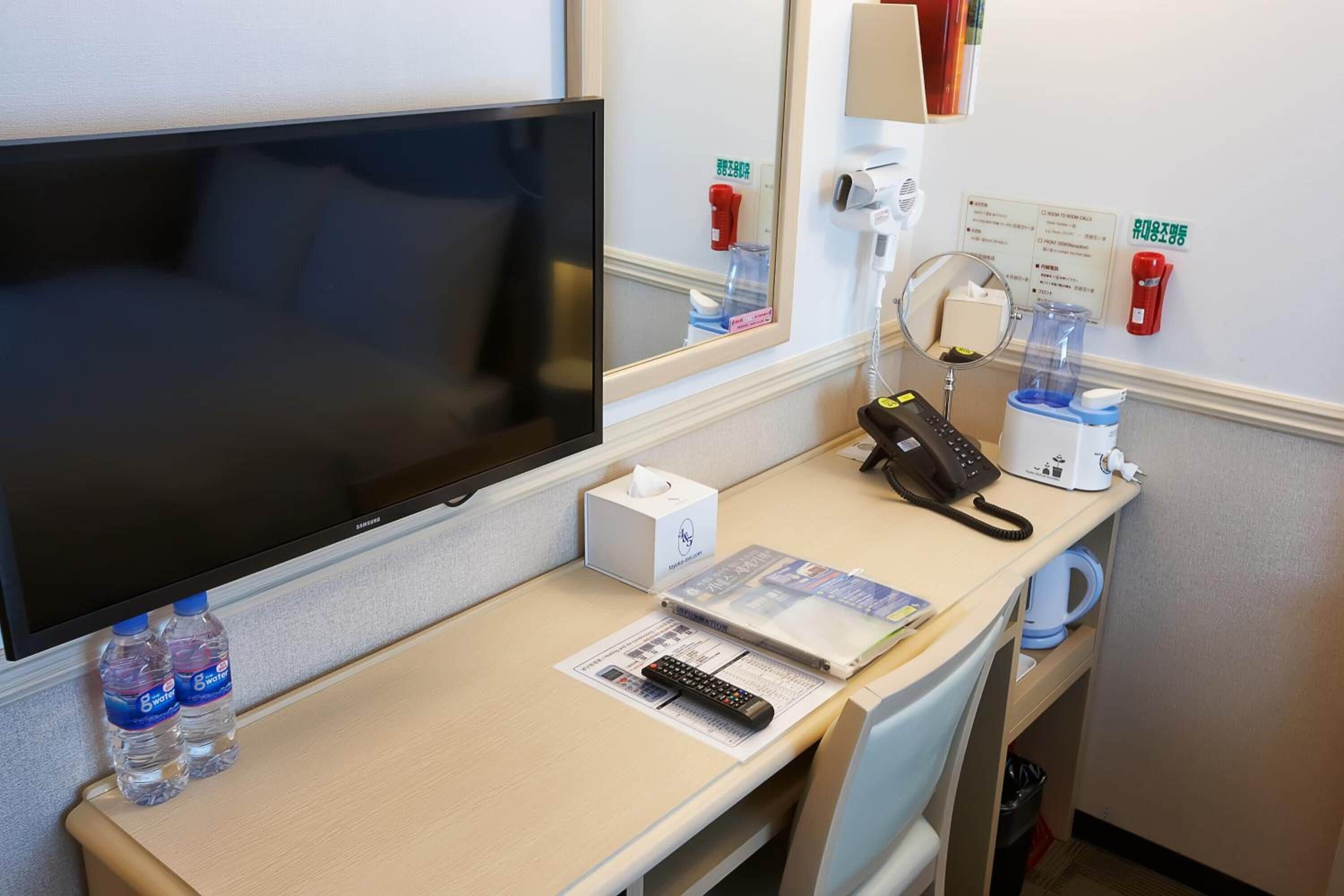 1 bedroom, in-room safe, desk, blackout curtains