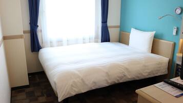 Single Room, Non Smoking (No Parking) | In-room safe, desk, blackout drapes, iron/ironing board