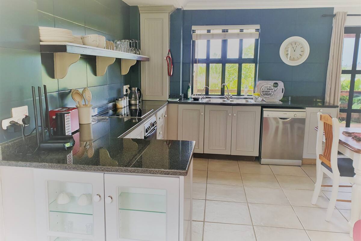 Family Cottage | In-room dining