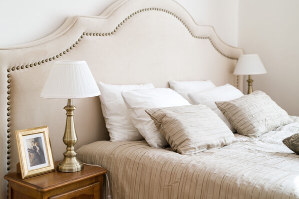 Exclusive Apartment (I) | 1 bedroom, individually decorated, individually furnished, desk