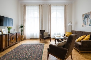 Exclusive Apartment (I) | Living area | LED TV, Netflix, streaming services