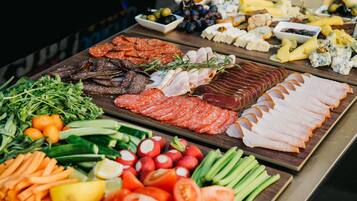 Tägliches inbegriffenes Frühstücksbuffet