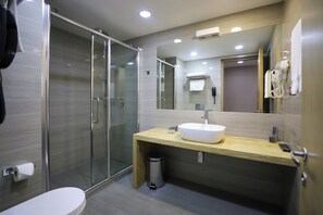 Superior Double Room | Bathroom | Shower, free toiletries, hair dryer, slippers - President Hotel by Hrazdan Hotel CJSC (Yerevan)