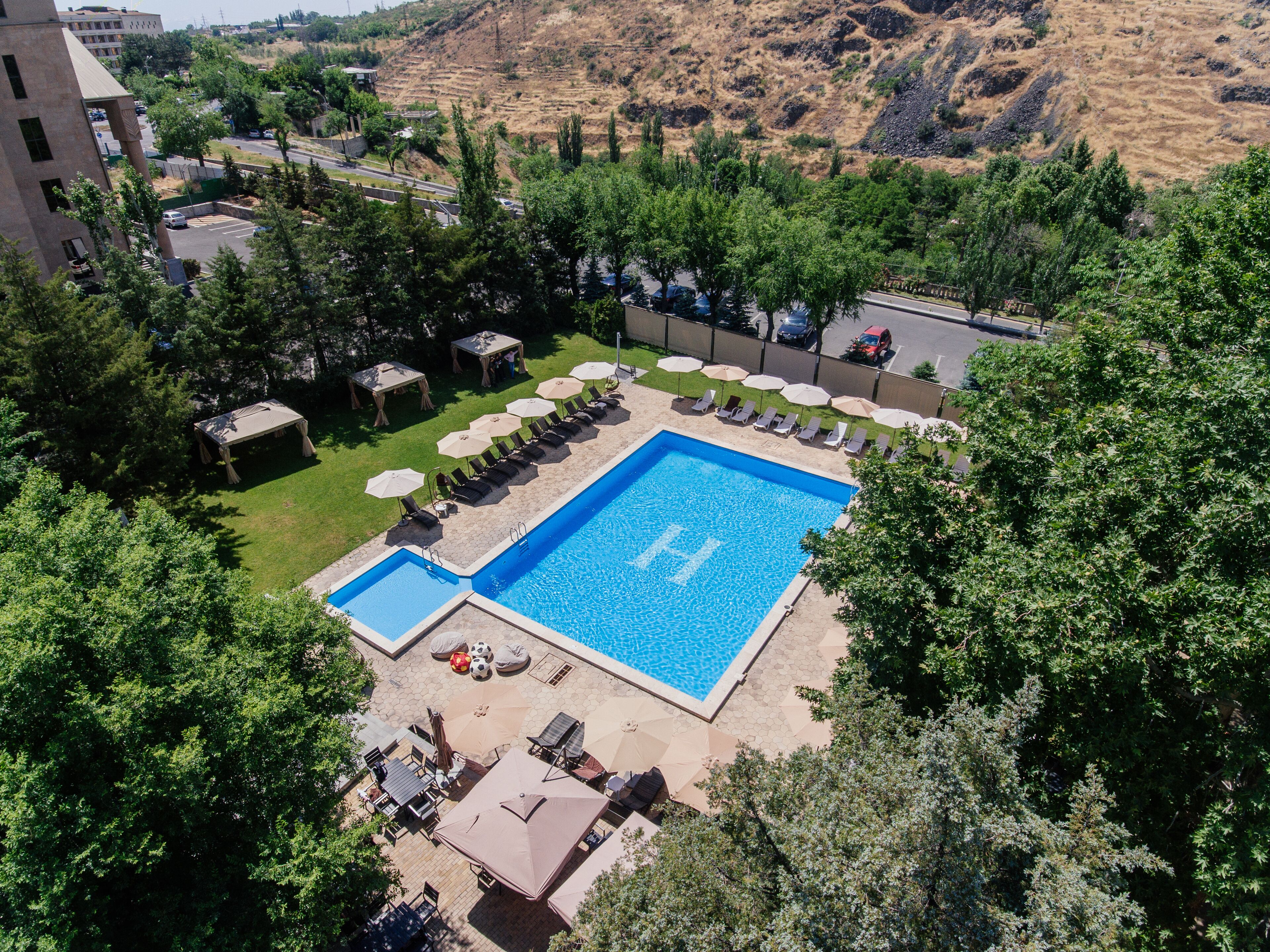 President Hotel by Hrazdan Hotel CJSC