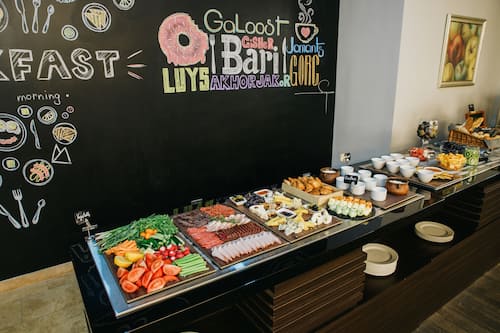 Tägliches inbegriffenes Frühstücksbuffet