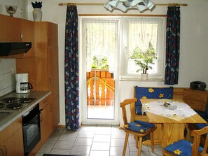 Apartment | Eigene Küche | Kühlschrank, Mikrowelle, Ofen, Herdplatte