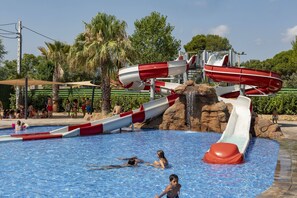 Seasonal outdoor pool, pool loungers