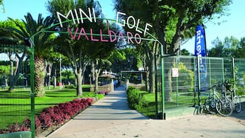 Mini-golf