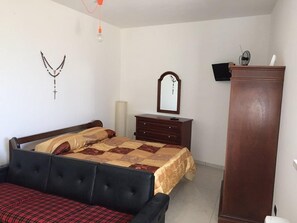 Deluxe Triple Room | Free cribs/infant beds, bed sheets - Villa Ragno (Poggio Bustone)