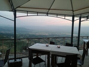 Outdoor dining - Villa Ragno (Poggio Bustone)