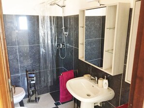 Deluxe Triple Room | Bathroom - Villa Ragno (Poggio Bustone)