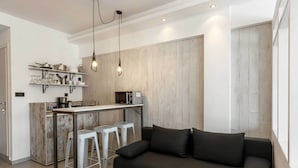Studio, 1 Bedroom (Industrial) | Living room - Evel's Home Suites (Thessaloniki)