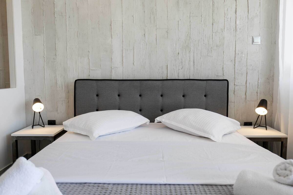 Studio, 1 Bedroom (Industrial)