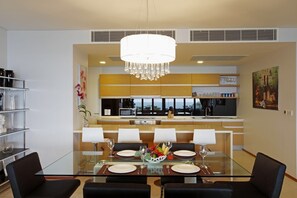 The Heights B18 | In-room dining - The heights B18 Seaview near Kata Beach (Karon)