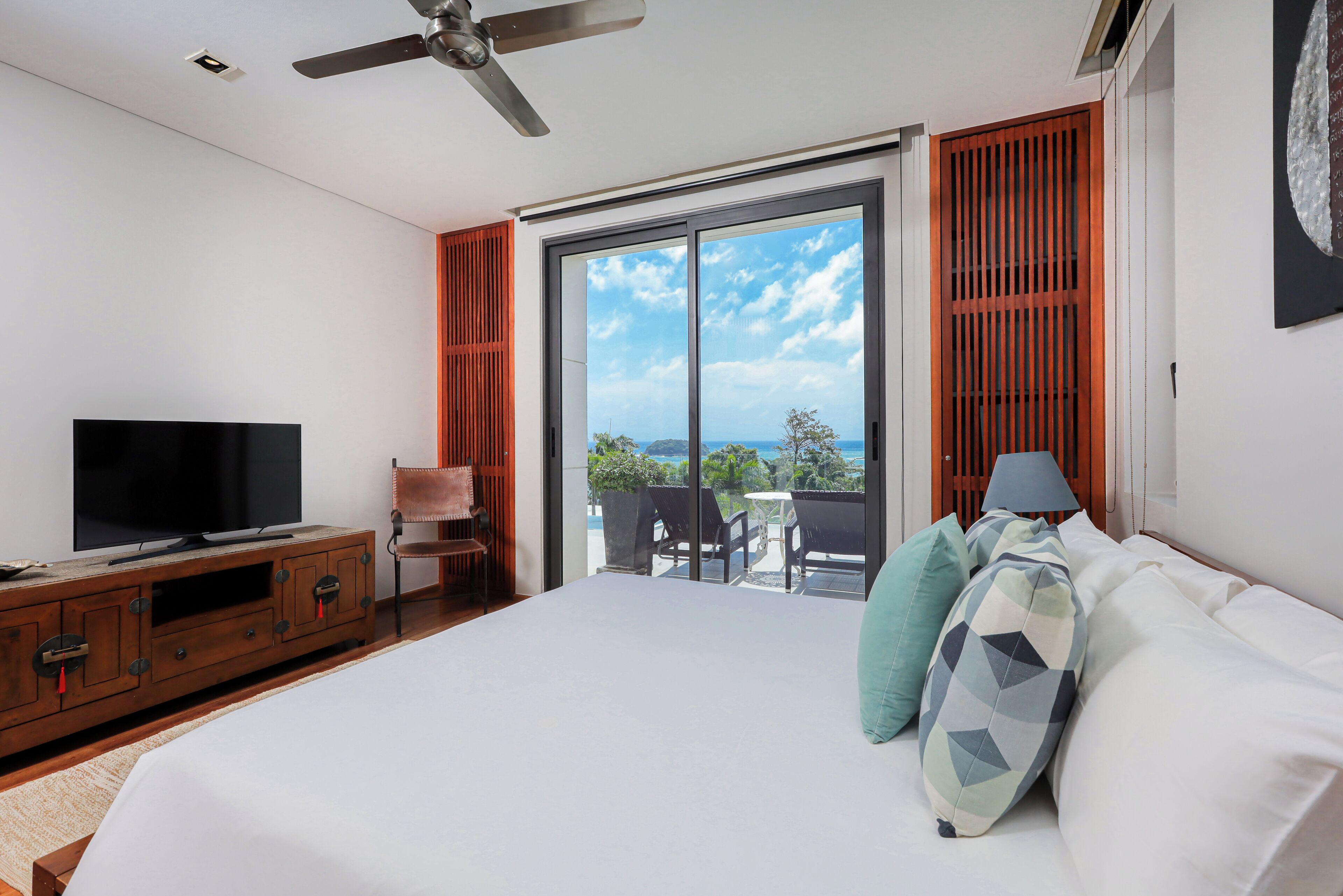 2 bedrooms, in-room safe, iron/ironing board, WiFi (free)