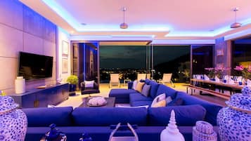 Villa MOMO - 5 Bedroom with private pool | 5 bedrooms, in-room safe, soundproofing, iron/ironing board