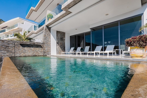 Villa Omari 5Bedroom with Pool near Kata Beach