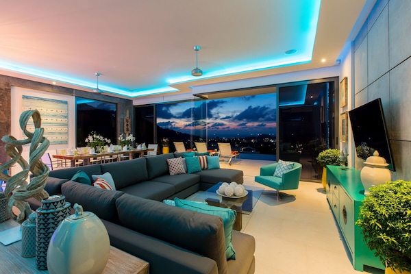 Villa OMARI - 5bedroom with private pool | Living area