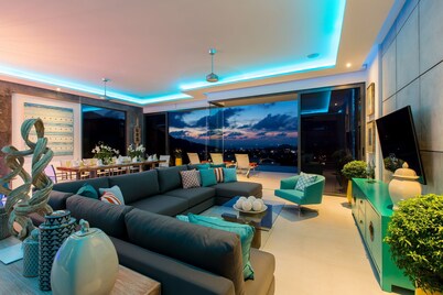Villa Omari Luxury Seaview Pool & Game Room
