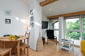 Studio | In-room dining - KrakowRentals - Studio Smart Apartment (Kraków)