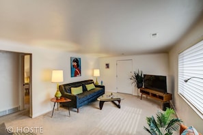 Apartment (1 Bedroom) | Living room - 1 Br70's Inspired Comfy Condoclose to Broadmoor (Colorado Springs)