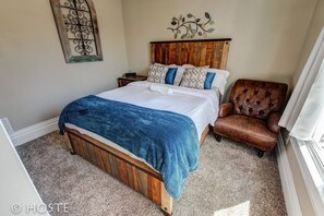 House (3 Bedrooms) | 3 bedrooms, premium bedding, down comforters, laptop workspace - 3 BR Beautifully Restored 1890`s Homedowntown (Colorado Springs)