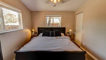 Rumah (4 Bedrooms) | 4 kamar tidur, seprai premium, busa memori, dan didekorasi berbeda-beda