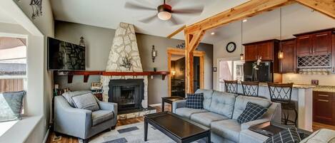 Hus (4 Bedrooms) | Stue | Smart-tv, streamingtjenester