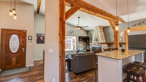 Nhà (4 Bedrooms) | Bếp riêng | Dụng cụ pha cà phê/trà, tủ lạnh, lò nướng, lò nướng bánh mì