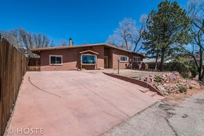 Exterior - Mtn Dream! Fireplace, Patio & Hot Tub 4BR (Colorado Springs)