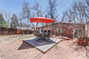 Khu ẩm thực ngoài trời