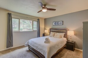 獨棟房屋 (4 Bedrooms) | 4 間臥室、高級寢具、羽絨被、獨特裝潢