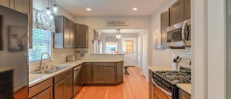 House (2 Bedrooms) | Private kitchen