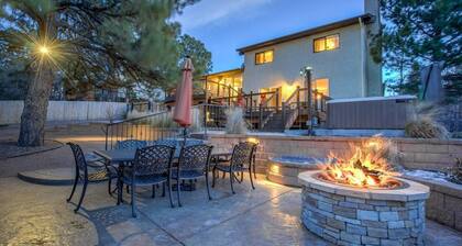 4BR Entertainer AF Academy Hot Tub, Firepit!