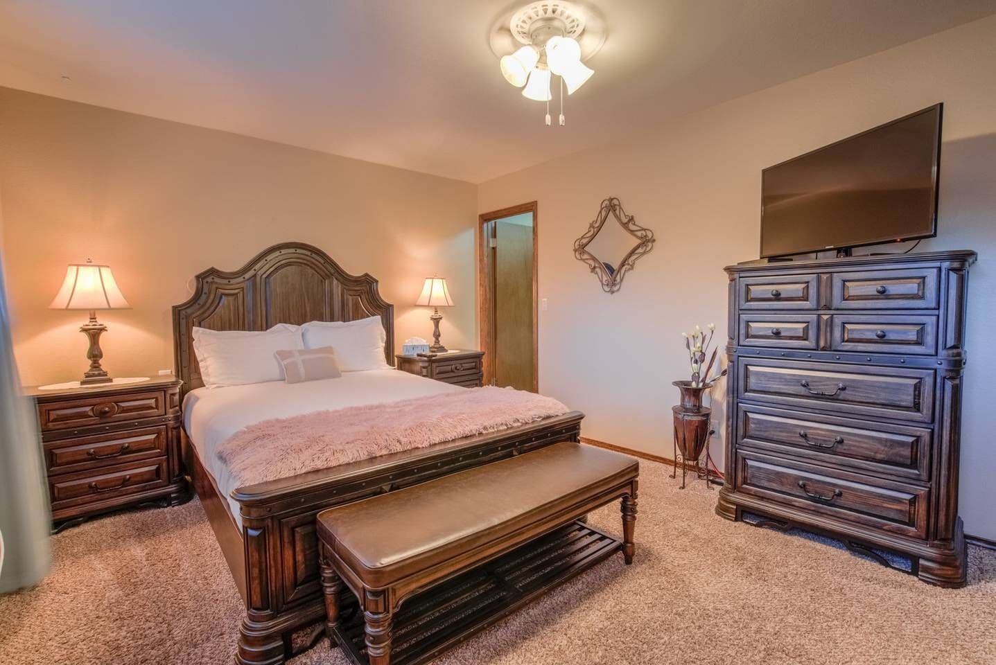 4 bedrooms, premium bedding, down duvets, individually decorated