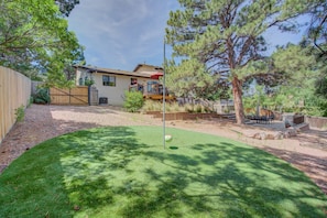 Children’s play area – outdoor - 4BR Entertainer AF Academy Hot Tub, Firepit! (Colorado Springs)