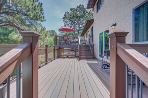 Terrace/patio - 4BR Entertainer AF Academy Hot Tub, Firepit! (Colorado Springs)