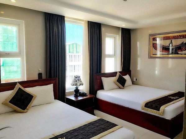 Desk, blackout drapes, iron/ironing board, bed sheets - Dubai Hotel (Da Nang)