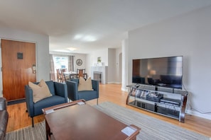 House (4 Bedrooms) | Living room