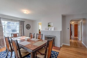 House (4 Bedrooms) | Private kitchen | Full-sized fridge, oven, coffee/tea maker, toaster - 4 Bedroom Mountain View with Firepit & Ping Pong (Colorado Springs)
