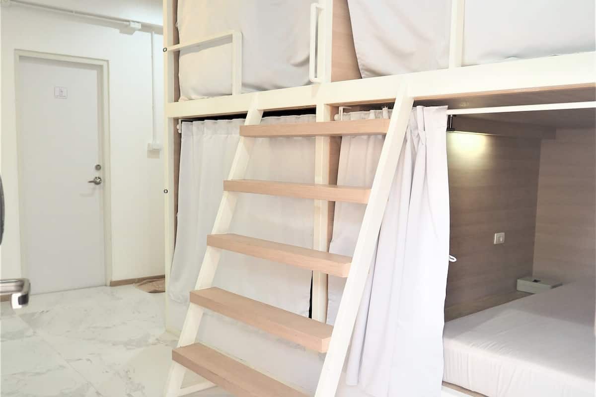 Caja de seguridad en la habitación, wifi gratis y ropa de cama