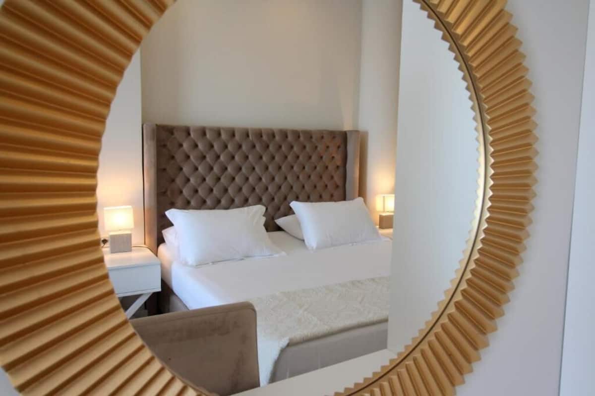 Camera tripla, vista mare | Minibar, una cassaforte in camera, Wi-Fi gratuito, lenzuola