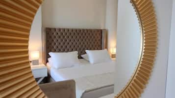 Triple Room, Sea View | Minibar, in-room safe, free WiFi, bed sheets