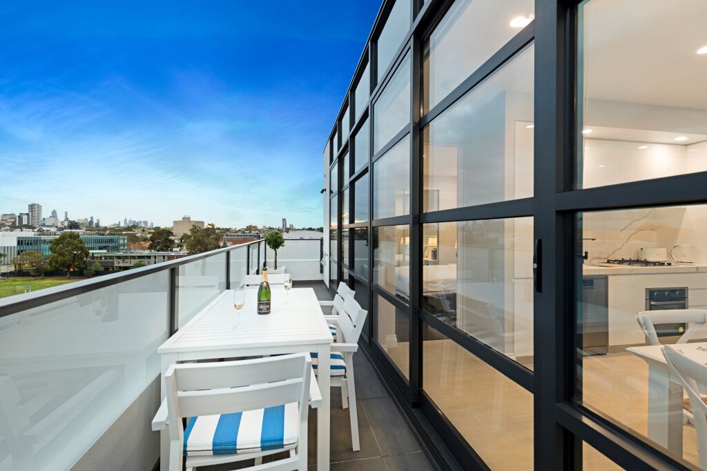 NEW! Luxury 2 Bed Premier Apartment in St Kilda — image 8