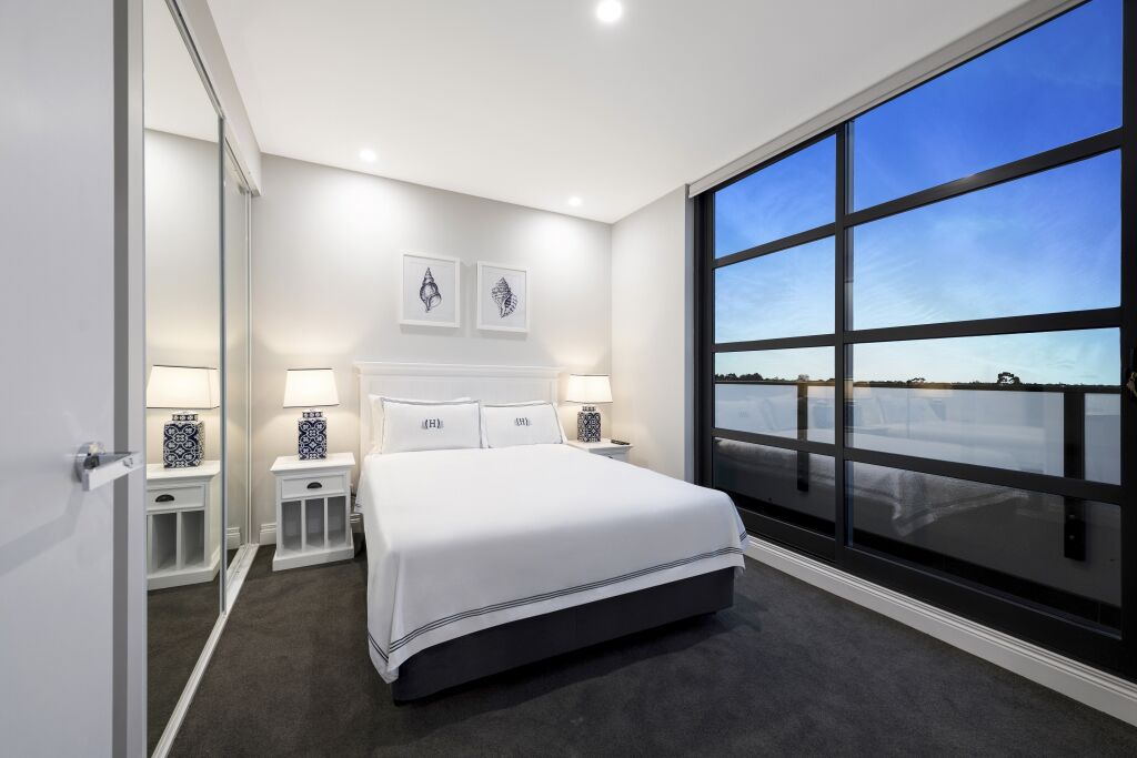 NEW! Luxury 2 Bed Premier Apartment in St Kilda — image 7