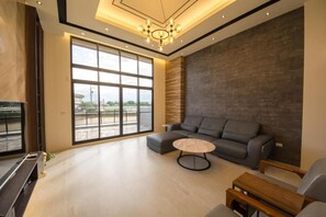 บ้านคอมฟอร์ท | โต๊ะทำงาน, ห้องเก็บเสียง, Wi-Fi ฟรี, ผ้าปูที่นอน