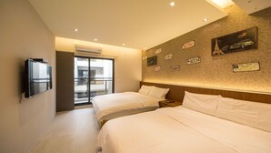 A hotel room with two beds, a TV mounted on the wall, and a balcony with a view. - Yilan Siao Jhu (Jiaoxi)