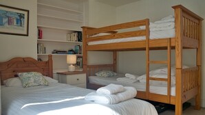 3 bedrooms, iron/ironing board, free WiFi, bed sheets
