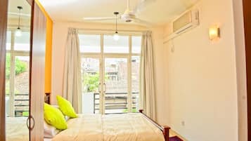 3 bedrooms, desk, iron/ironing board, travel cot
